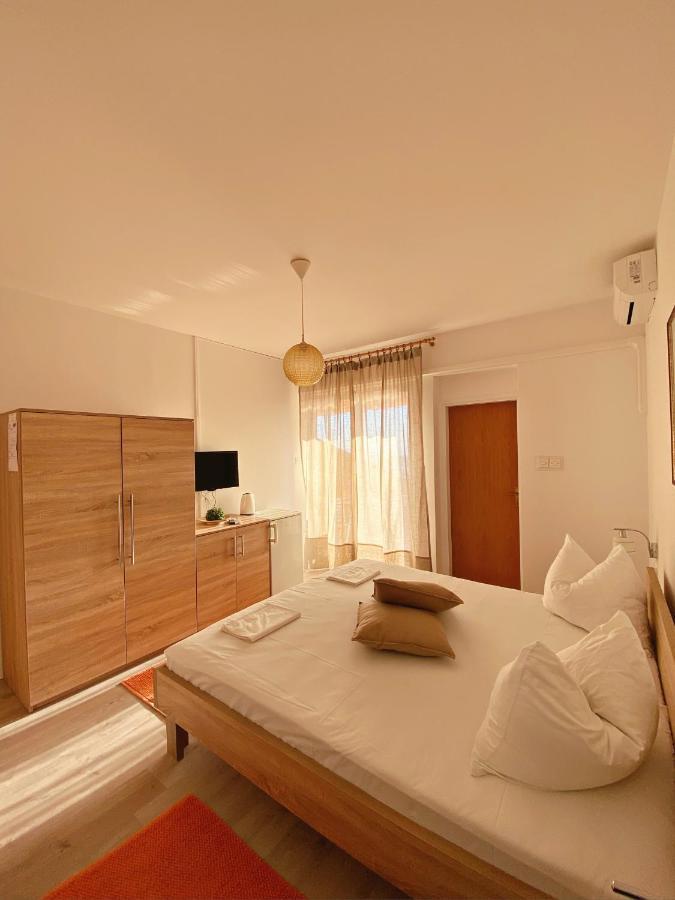 The Manzoni Family 1 Hotel Punat Buitenkant foto
